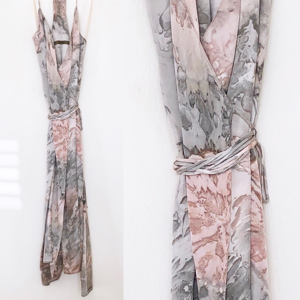 ✨HPx2!✨NWT Enza Costa Silver Silk Print Wrap Dress - Picture 4 of 5